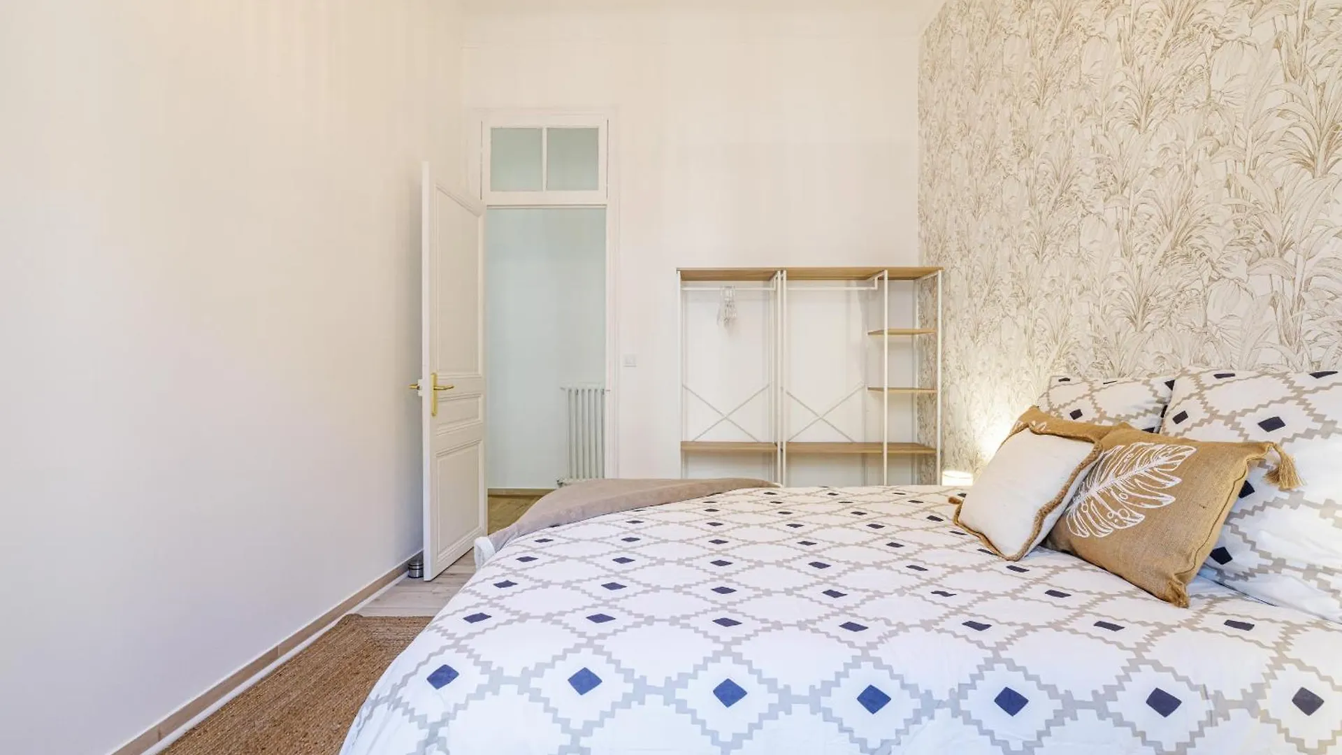 36 Stalngrad - Appartement Spacieux - Le Port - 6 Pers Nice 0*,  France